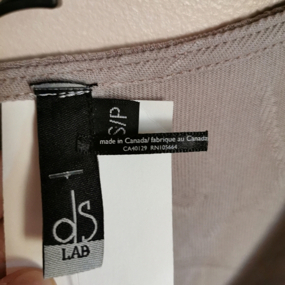 Bnwt cardigan, made in Canada, size S - Picture 3 of 4